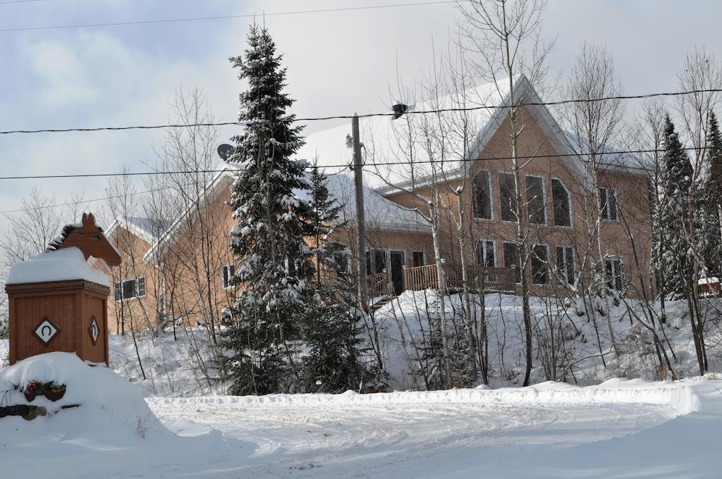 La Taniere De L'Ours Hotel Saint-Donat-de-Montcalm Exterior foto
